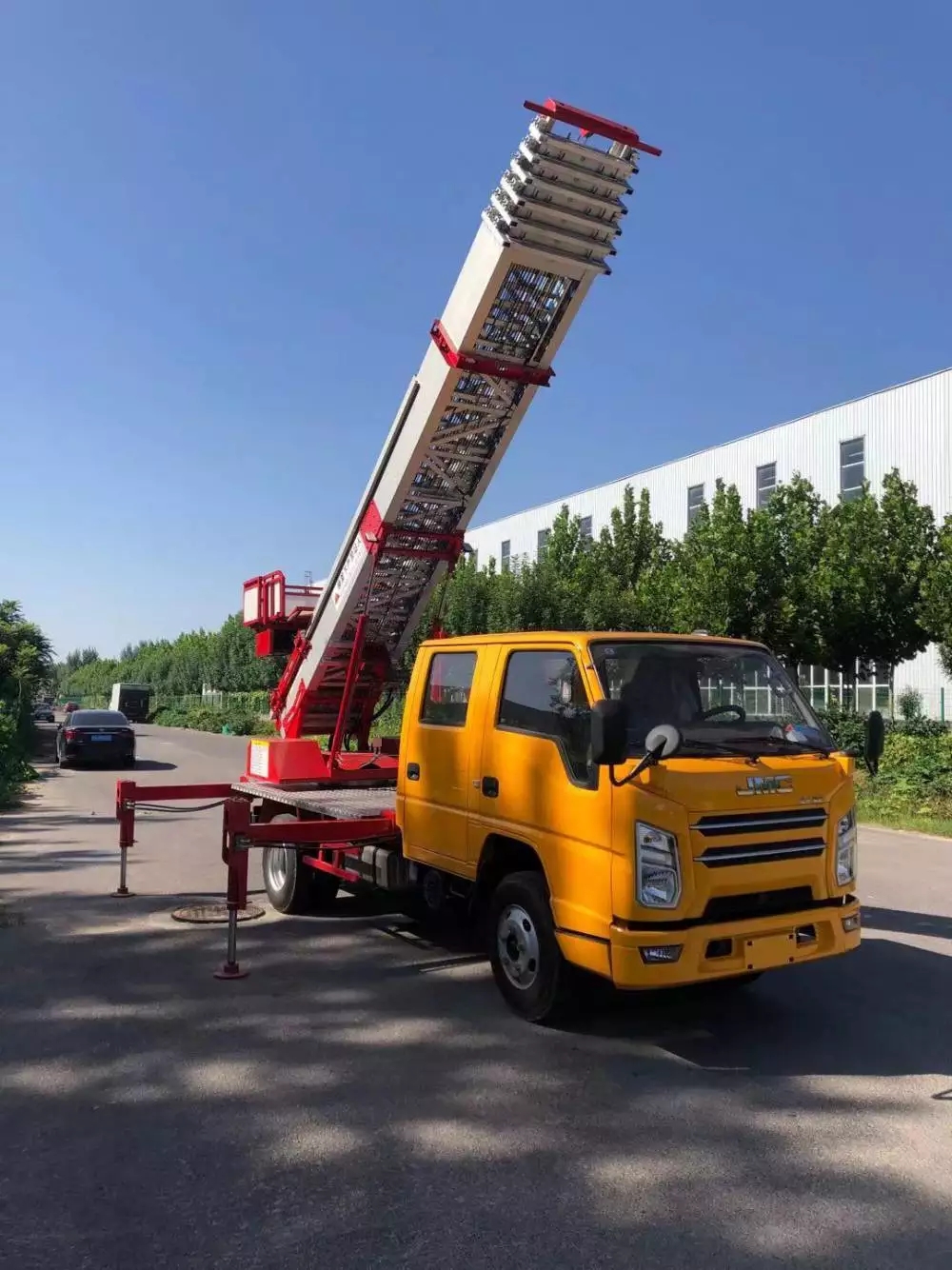 越秀附近的云梯车出租服务：轻松解决高空作业需求